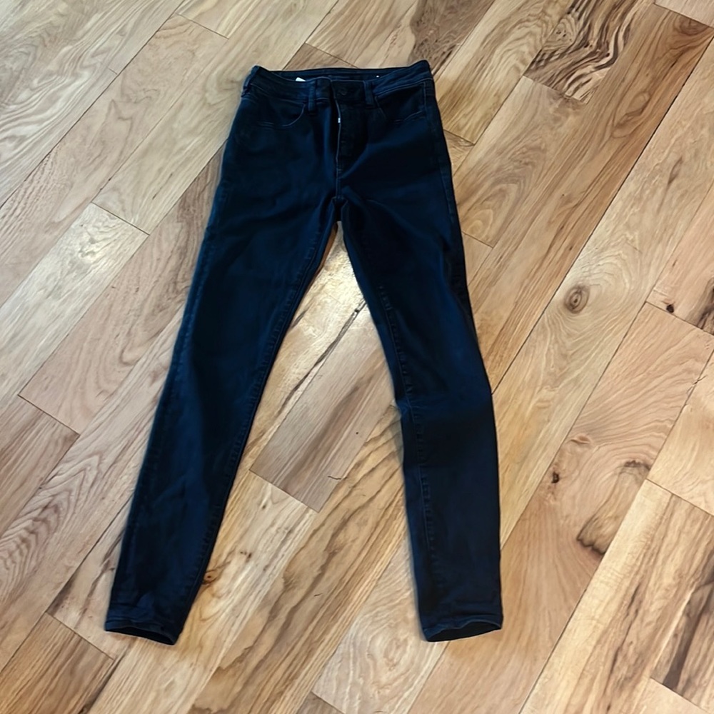 black american eagle jeans. size: 6.